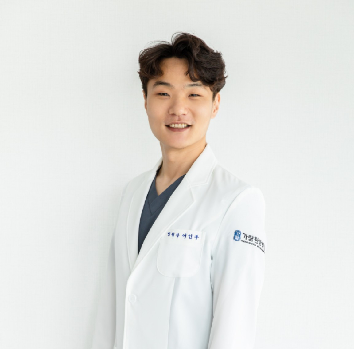 여인우